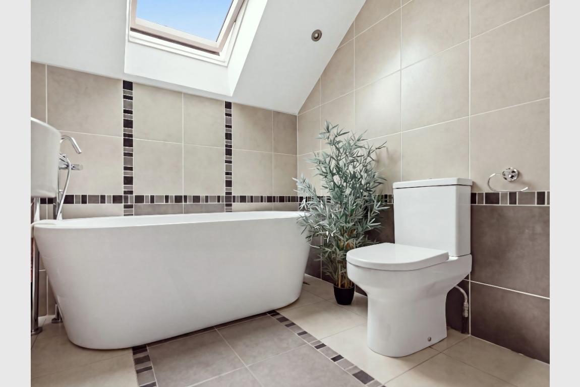 Image: 25 Marian Close Wimborne Dorset Corfe Mullen