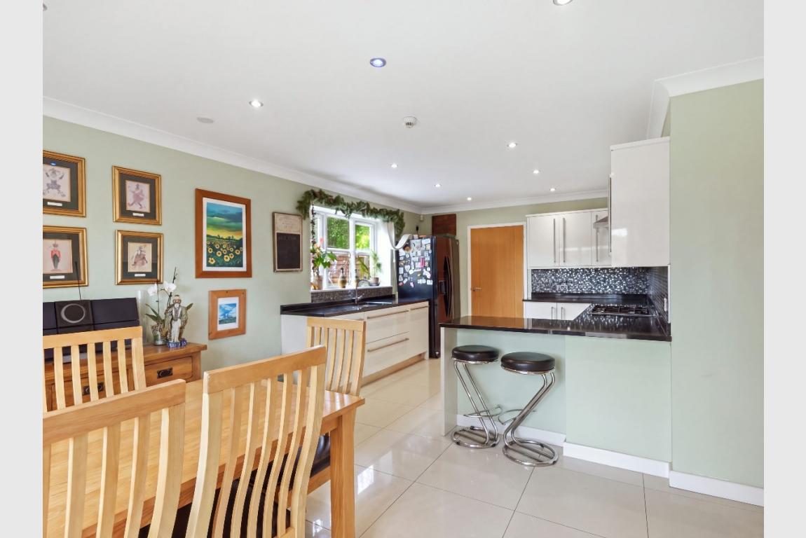 Image: 5 Marian Close Wimborne Dorset Corfe Mullen