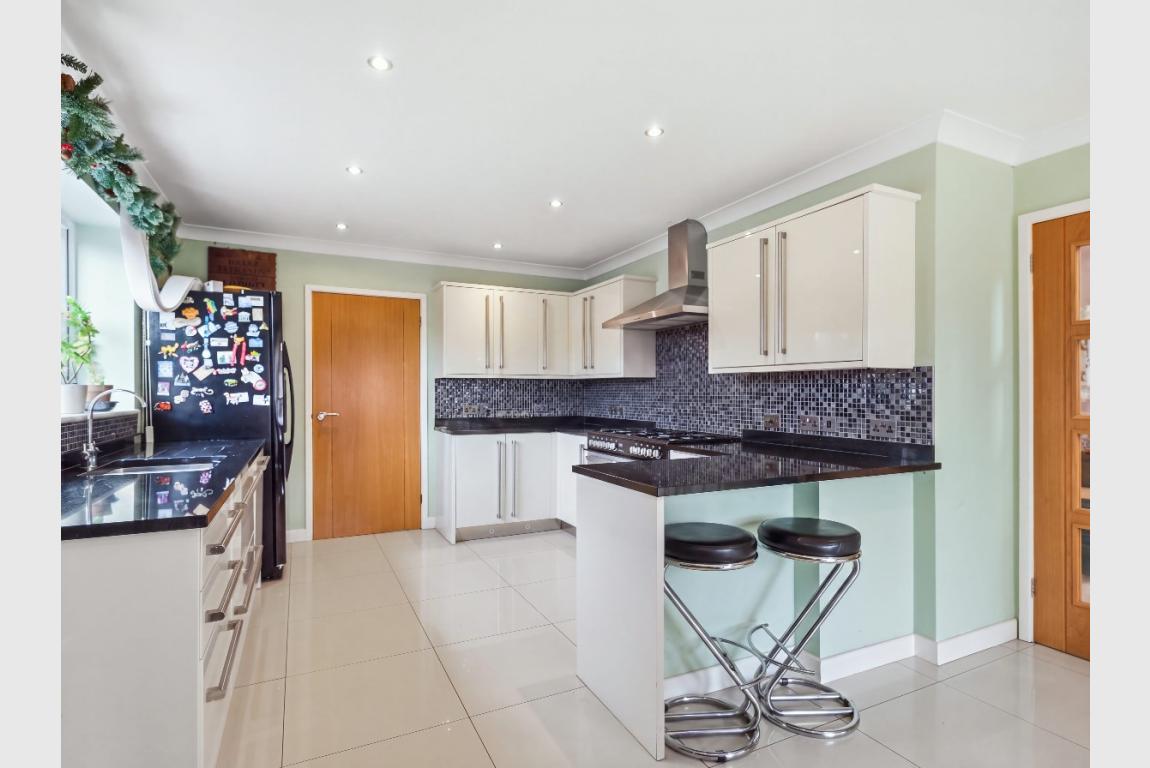 Image: 6 Marian Close Wimborne Dorset Corfe Mullen