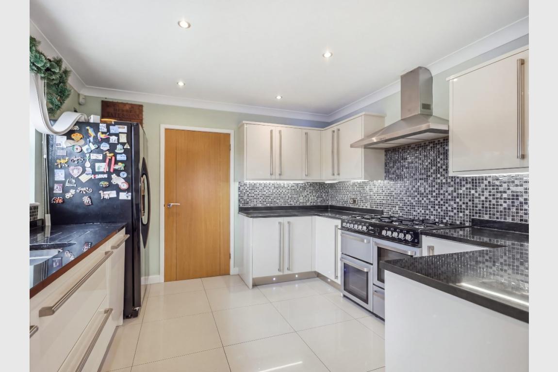 Image: 7 Marian Close Wimborne Dorset Corfe Mullen