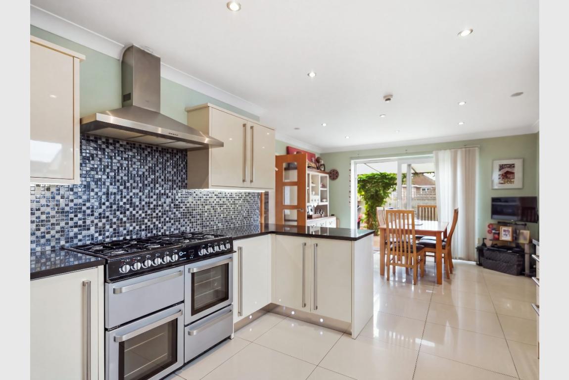 Image: 9 Marian Close Wimborne Dorset Corfe Mullen