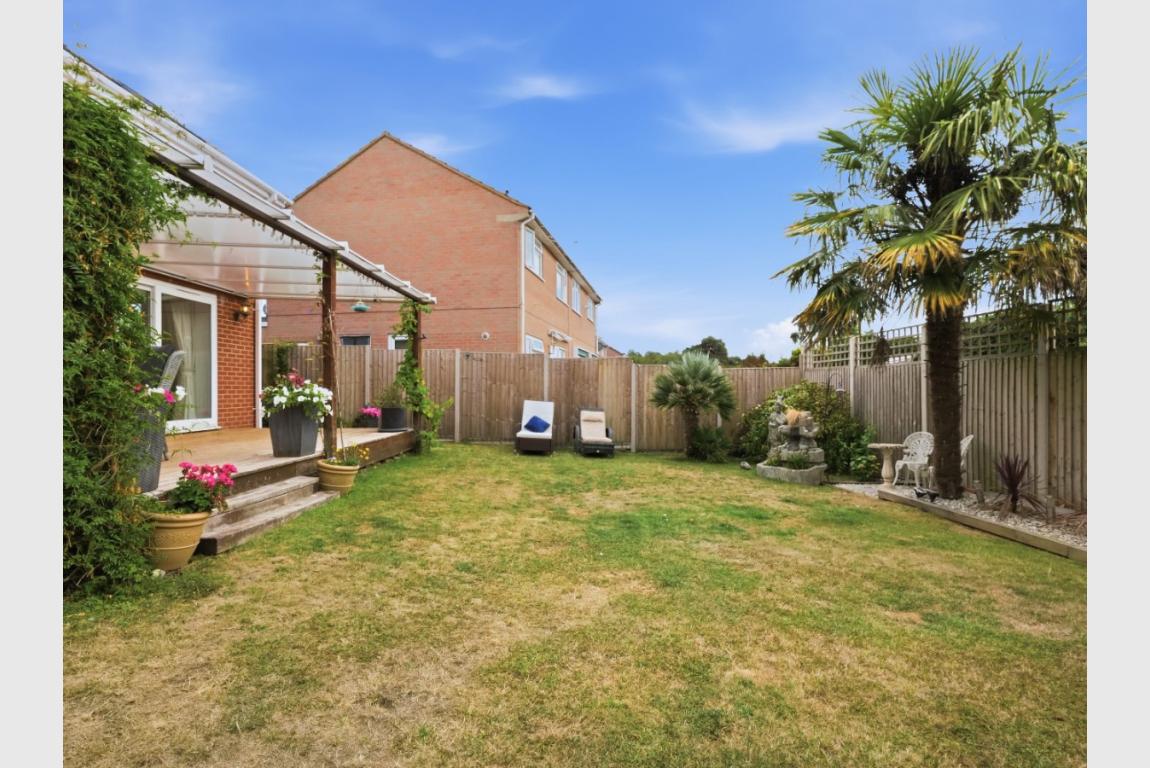 Image: 30 Marian Close Wimborne Dorset Corfe Mullen