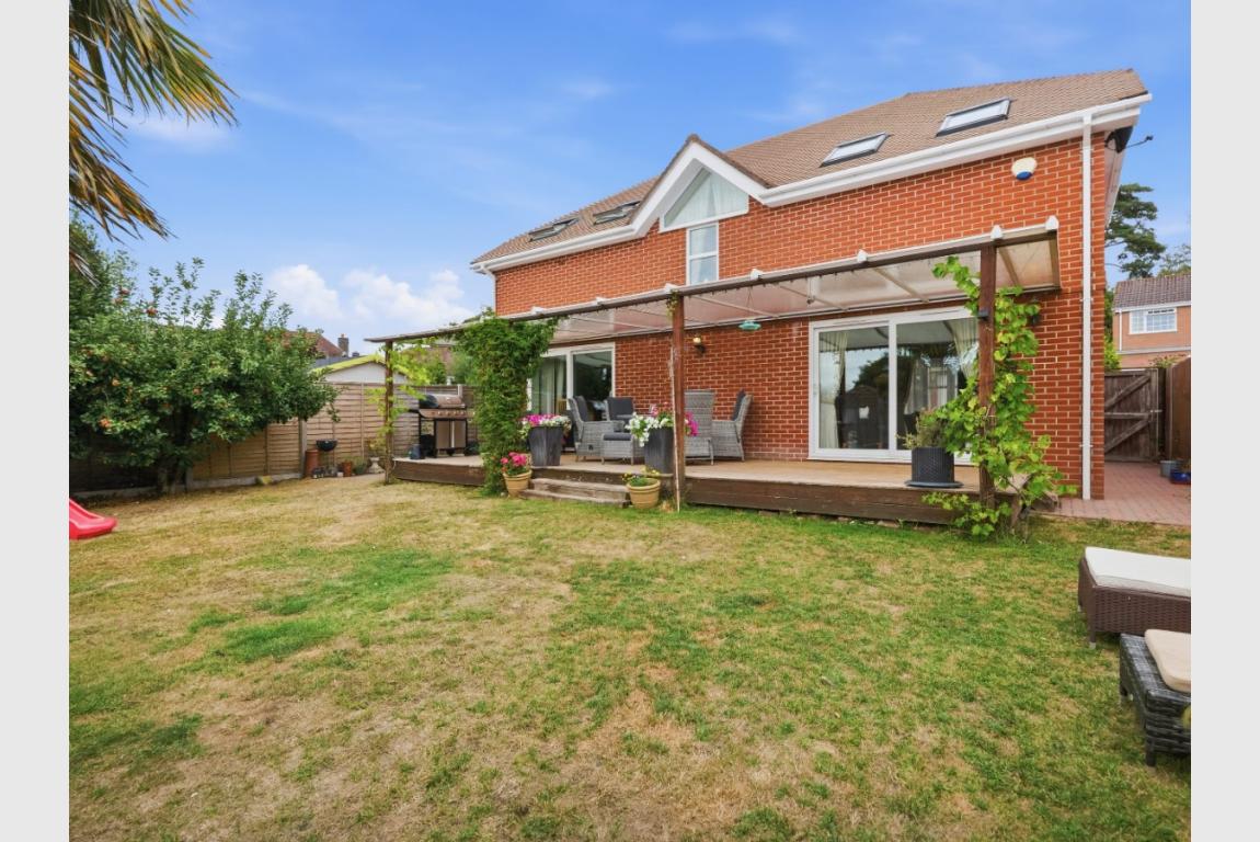 Image: 29 Marian Close Wimborne Dorset Corfe Mullen