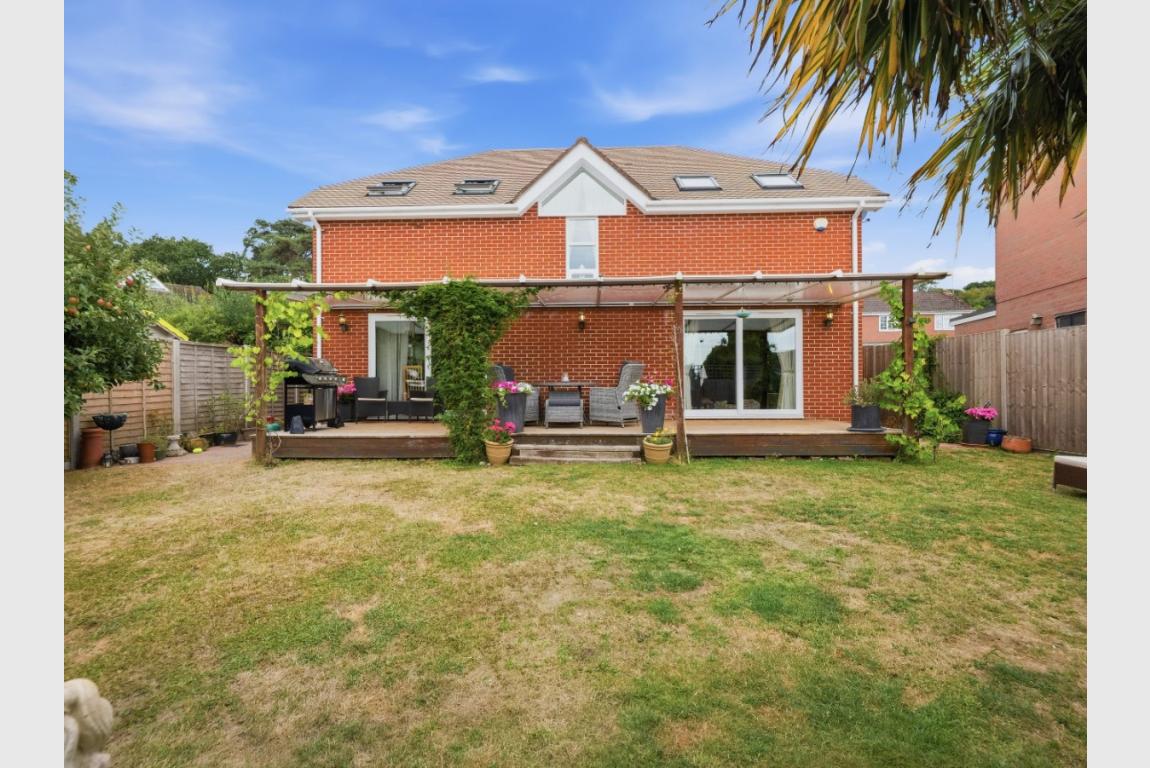 Image: 2 Marian Close Wimborne Dorset Corfe Mullen