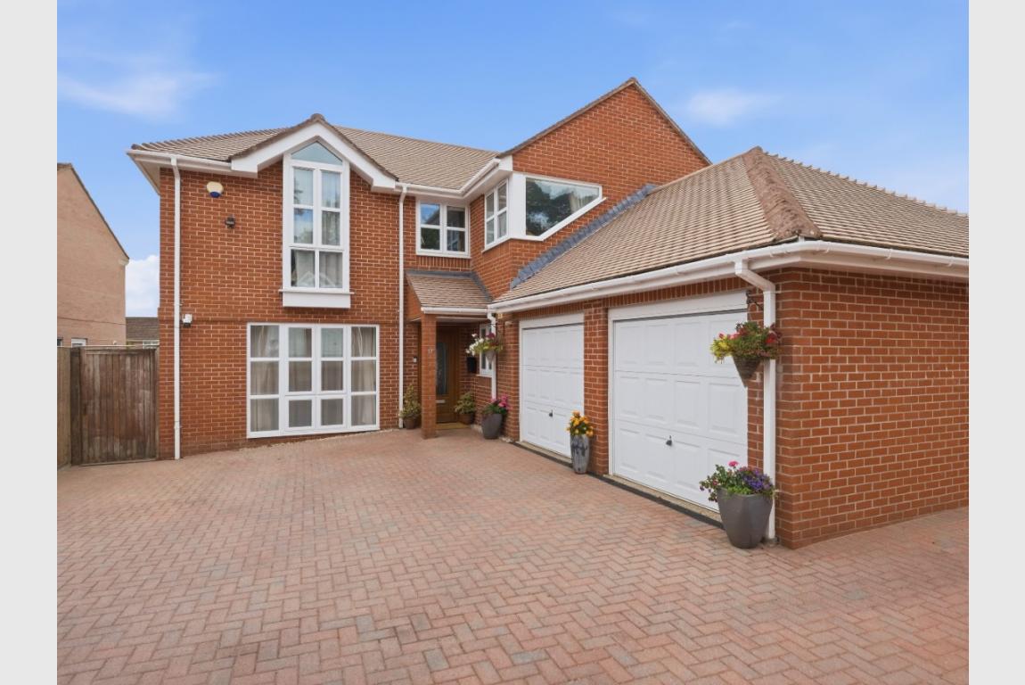 Image: 37 Marian Close Wimborne Dorset Corfe Mullen